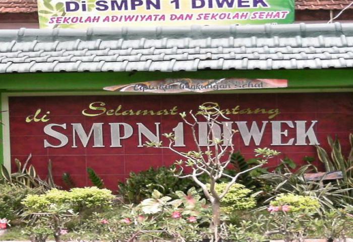  Siswa SMP Jombang Ciptakan Pestisida Aman Dari Jahe & Mengkudu